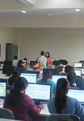 images of D. Y. Patil College computer lab