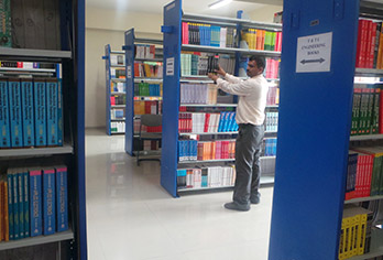 images of  D. Y. Patil College library